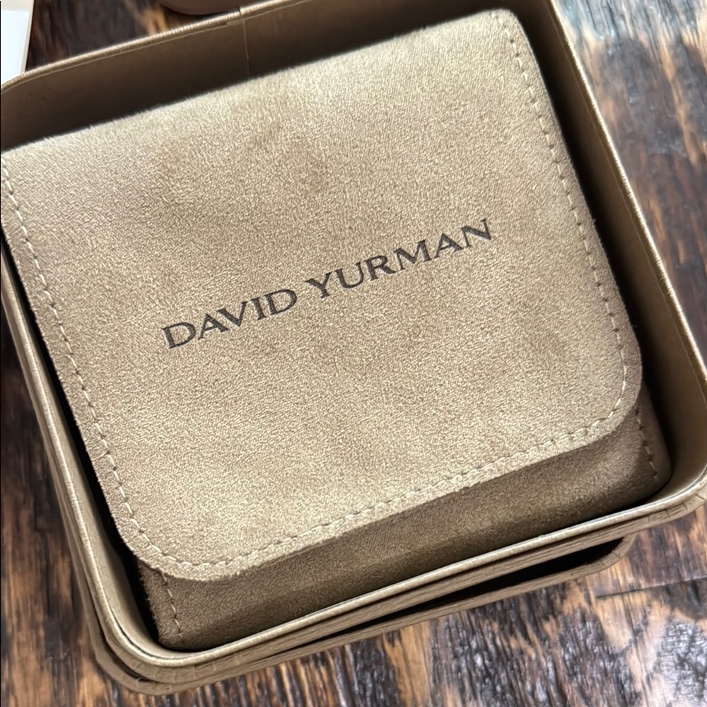 David Yurman Luxury Packaging Collection in Cream and Black - Picture 2 of 6